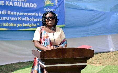 Guverineri w'intara y'Amajyaruguru yahinduriwe imirimo.