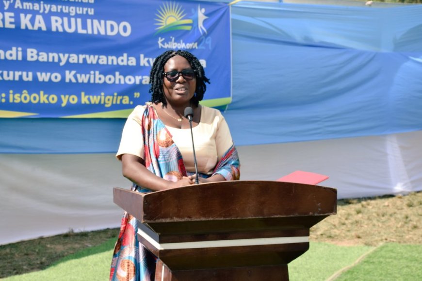 Guverineri w'intara y'Amajyaruguru yahinduriwe imirimo.
