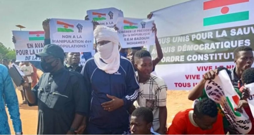 Niger: Abashigikiye uwahiritswe ku butegetsi bakoze imyigaragambyo, bamwe batabwa muri yombi.