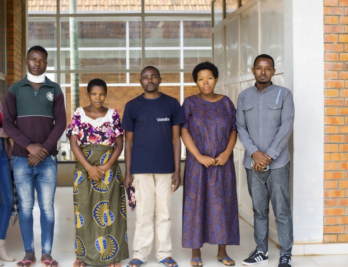 Abantu bari baraheze mu bitaro kubera kubura ubwishyu bahawe umukoro!