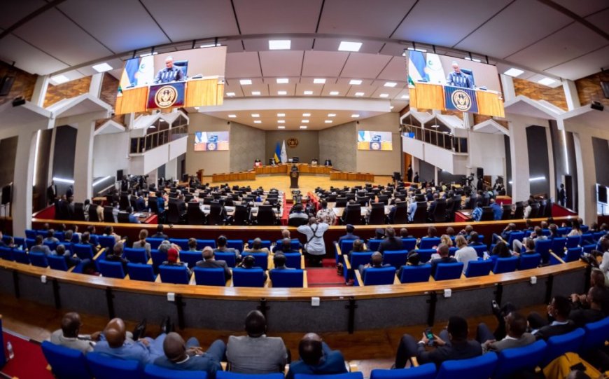 "Ibibazo by'umwihariko igihugu  cyacu gifite bisaba gukora kandi bidasanzwe": Perezida Kagame