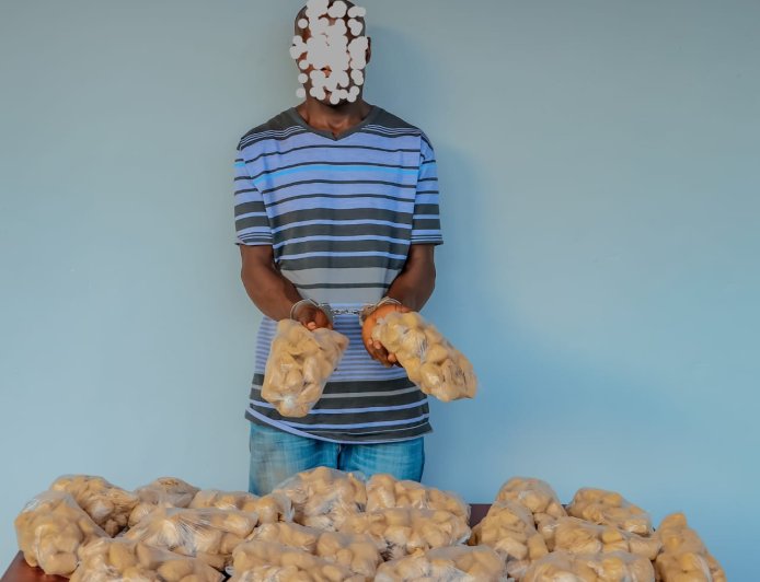 Yafatanywe ibiro bisaga 6 by’urumogi arimo kurukwirakwiza